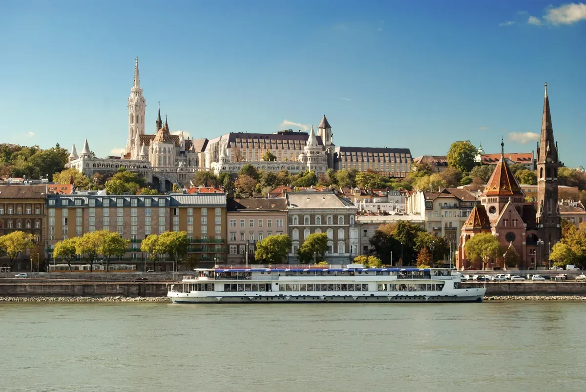 Cruzando a Cortina de Ferro