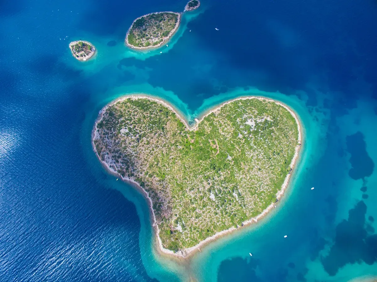 Ilha de Galesnjak em formato de coração, Croacia