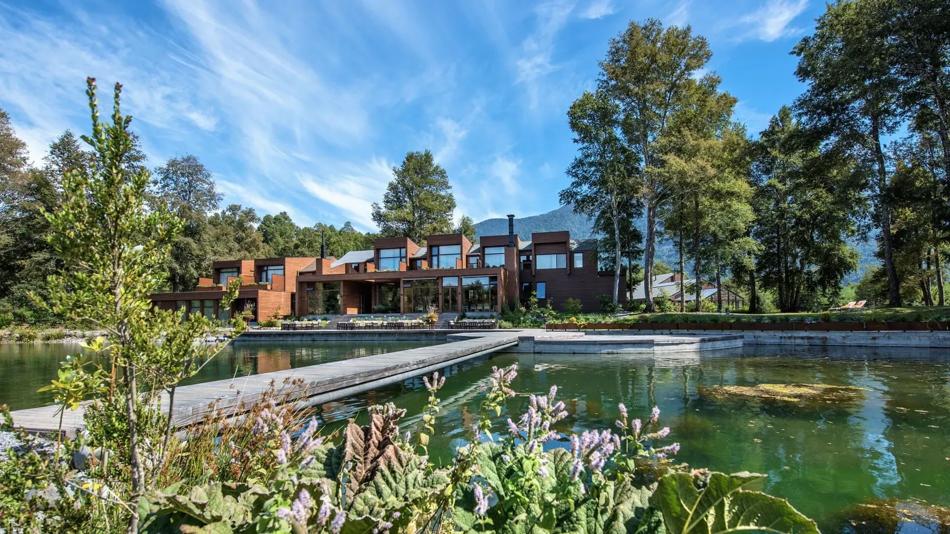 Pessoa em camelo no deserto