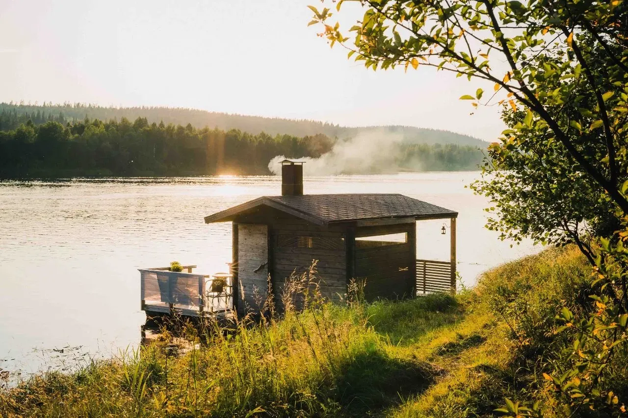 Pessoa em camelo no deserto