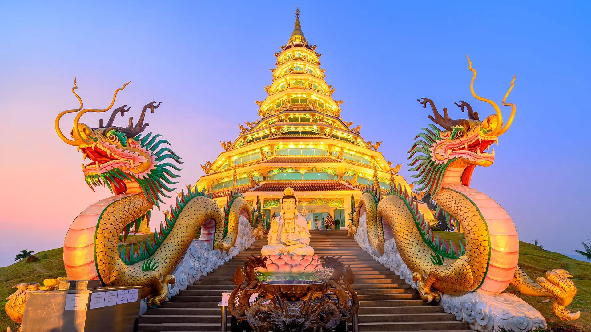 Pessoa em camelo no deserto