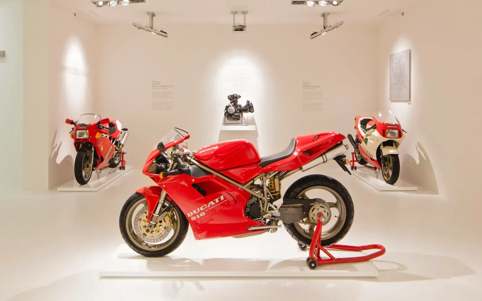 Dentro do Museu Ducati, em Bolonha, Itália