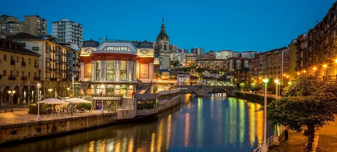 Rio em Bilbao, Espanha