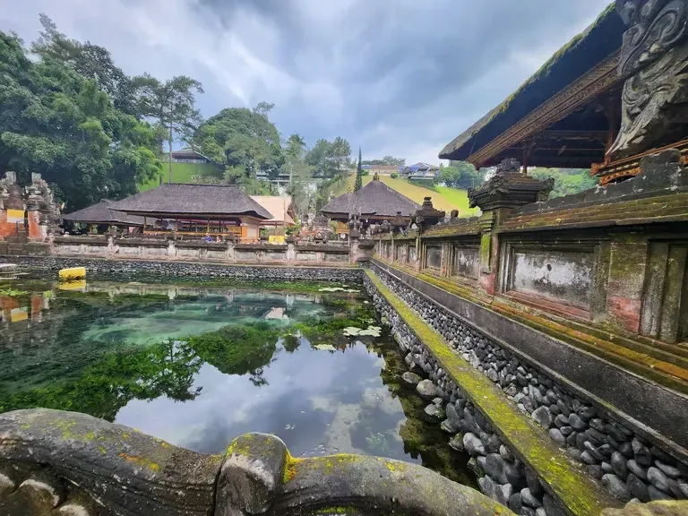 Templo Tirta Empul, Indonésia