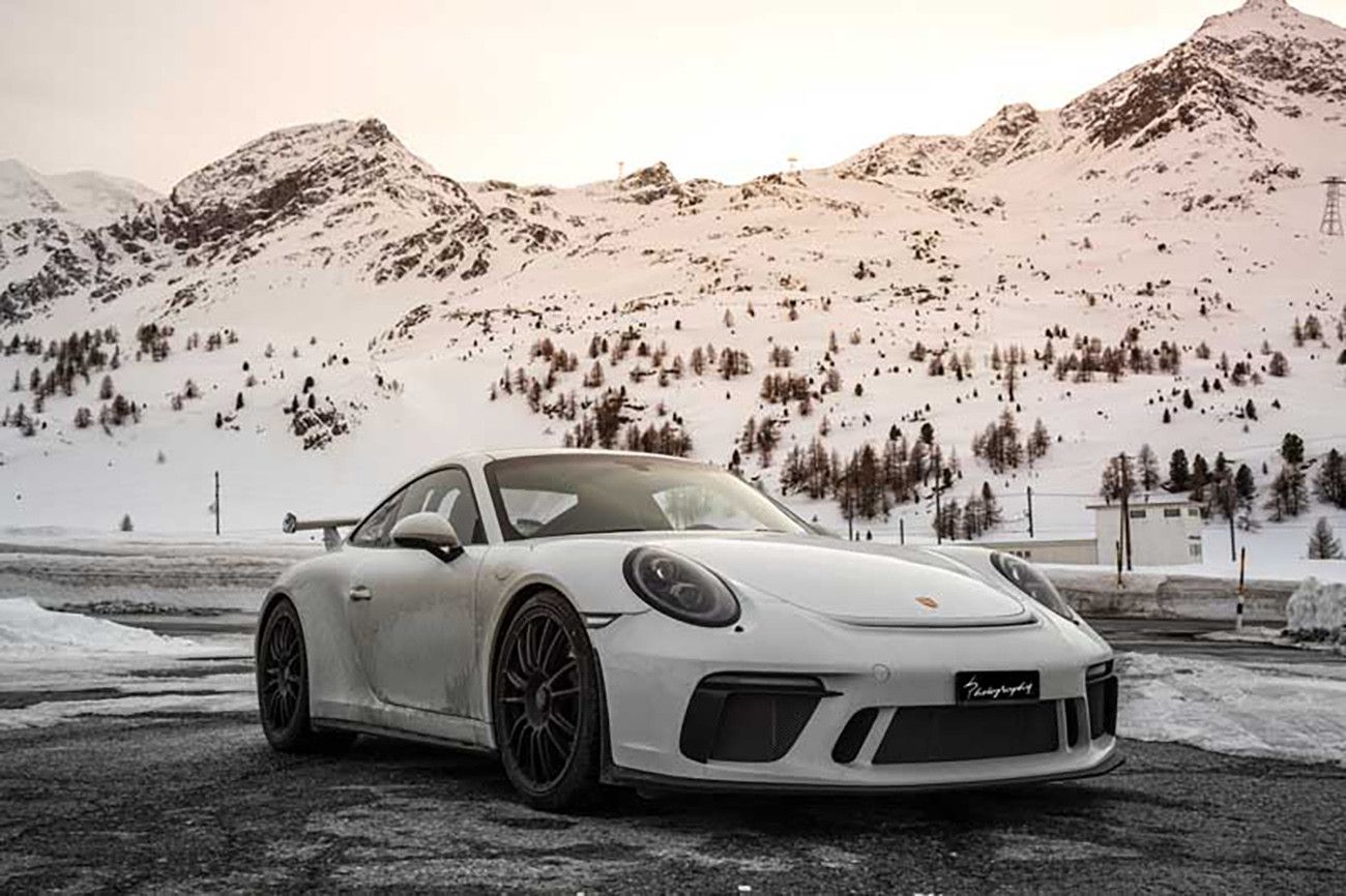 Castelos e Montanhas em um Porsche
